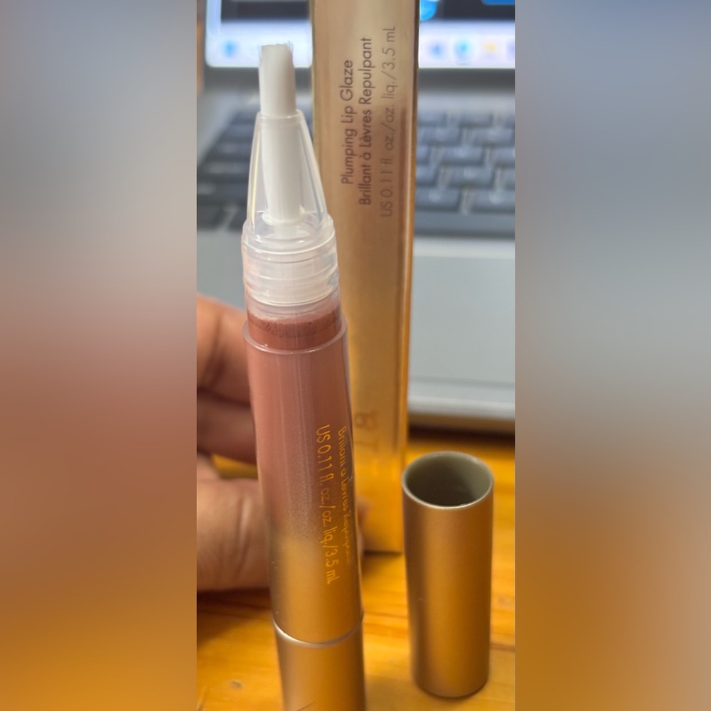 Stila💄HOST PICK💄 Plumping Lip Glaze- Cinnamon. Brand New. - Picture 5 of 8